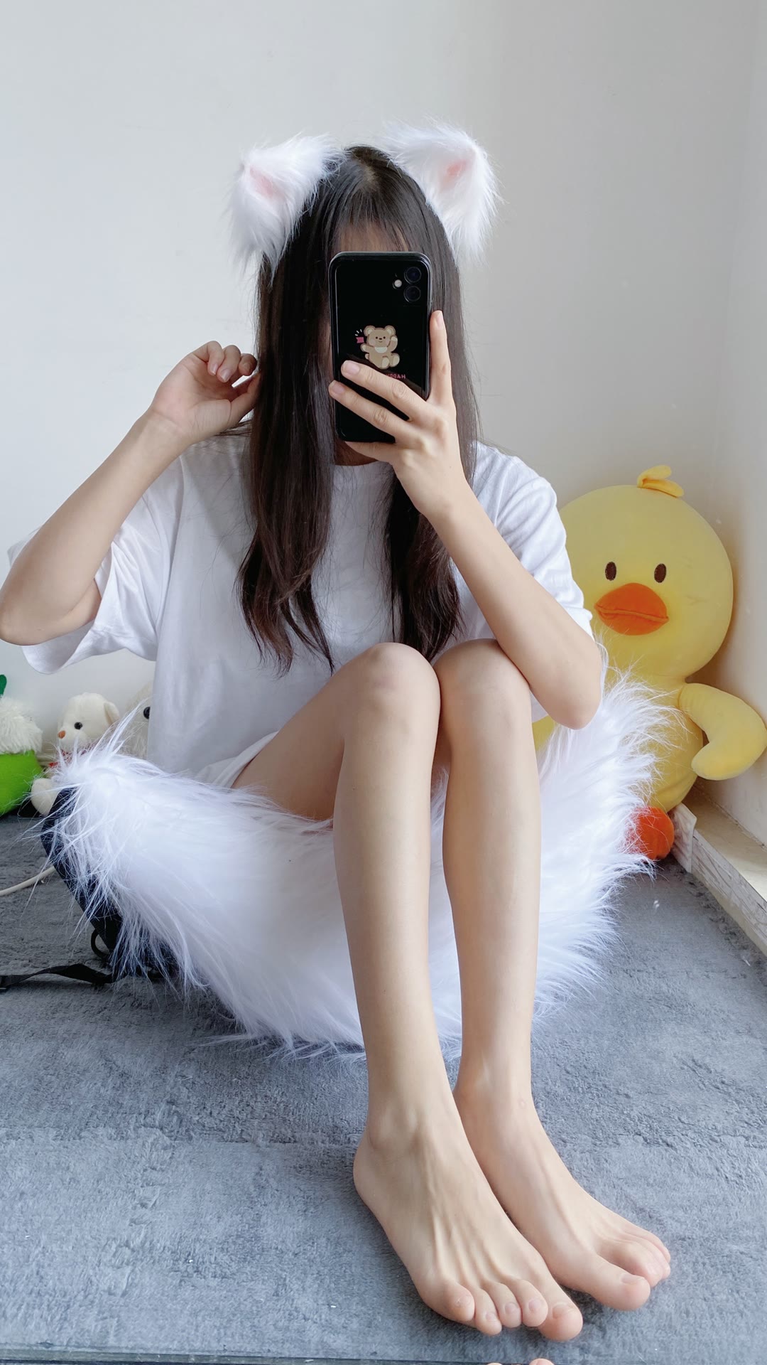 坐在毛毛上的肉丝玉足超嫩小姐姐-自拍社区-日常生活-书宇源码网
