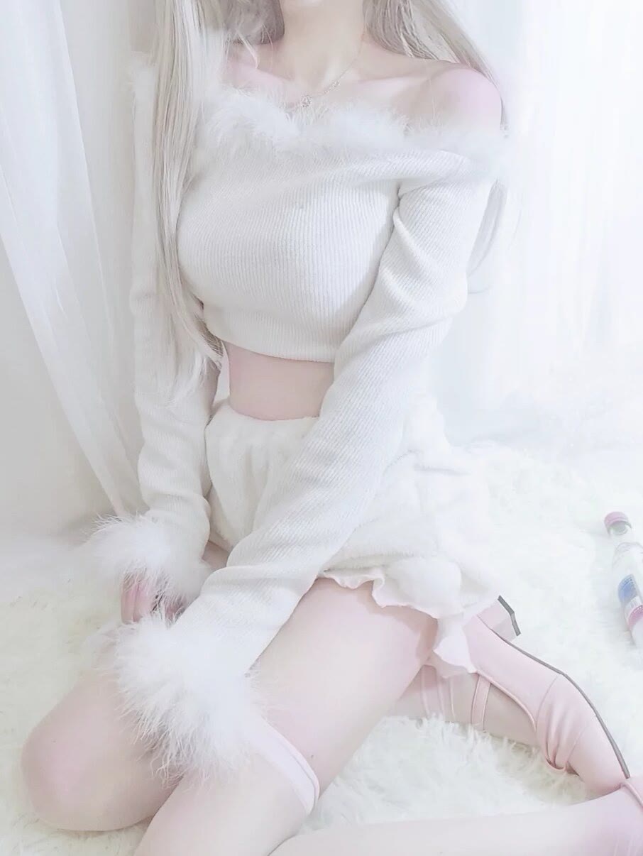 娇嫩的白丝白毛巨乳可爱小娇妻美图-书宇源码网